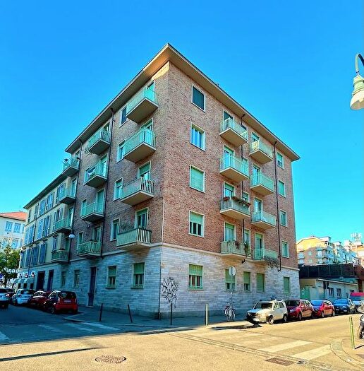 Appartamento quadrilocale in vendita in Via Parma, Torino