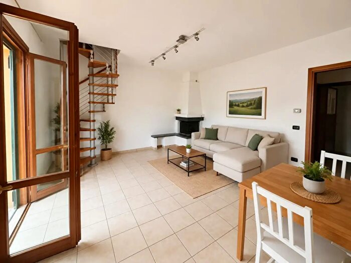Appartamento con 5 locali in vendita in Viale della Rimembranza, Casole D'Elsa