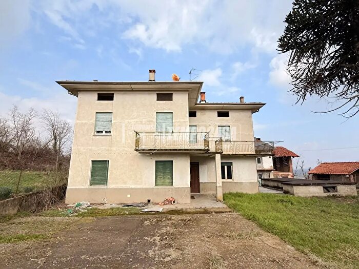 Casa con 9 locali in vendita in Strada della Collina, Mottalciata