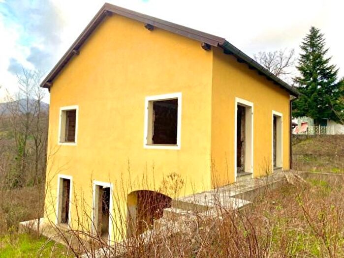 Casa quadrilocale in vendita in Via Isoverde, Campomorone