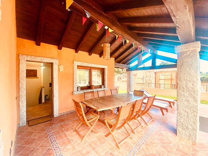 Casa con 6 locali in affitto in Castiadas