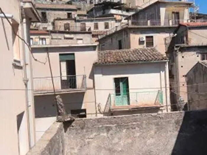 Casa bilocale in vendita in Corso Umberto I, Gioiosa Ionica