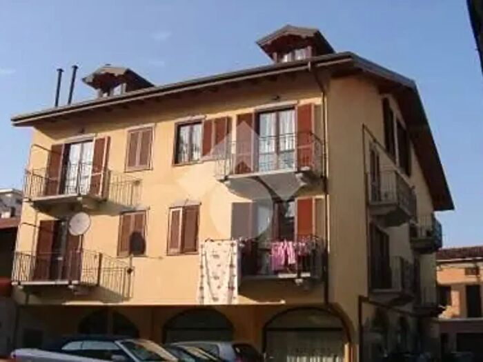 Appartamento bilocale in affitto in Via Cavour, Lonate Pozzolo