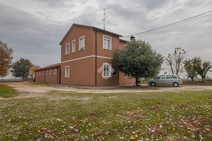 Casa con 10 locali in vendita in Via Lunga, Ravenna