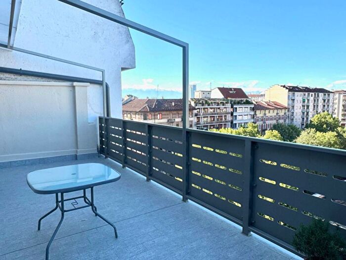 Casa trilocale in affitto in Via Achille Loria, San Secondo, Torino