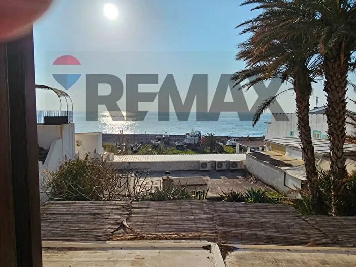 Casa bilocale in vendita in Via Giuseppe Picone Snc, Lipari