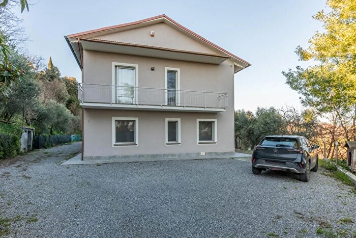 Casa con 7 locali in vendita in Via Pozzo Santa Maria a Monte, Santa Maria A Monte