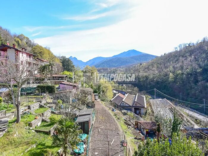 Appartamento bilocale in vendita in Via Roma, Caslino DErba