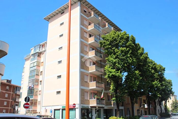 Appartamento trilocale in vendita in Viale Giovanni Bovio, Cesena