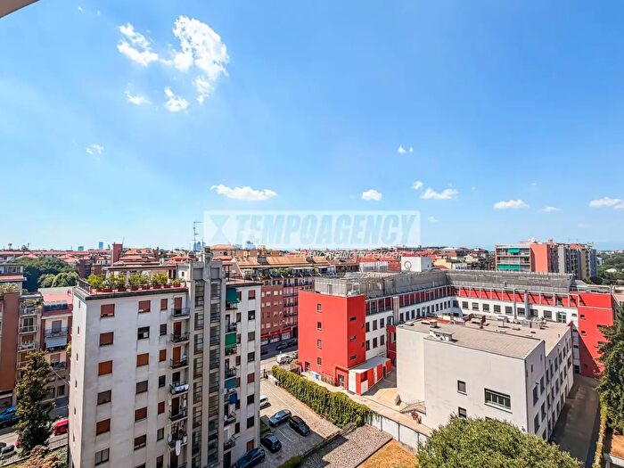 Appartamento trilocale in vendita in Via Marescalchi, Milano