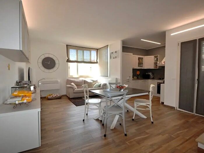 Appartamento con 5 locali in vendita in Viale Armando Diaz, Montevarchi