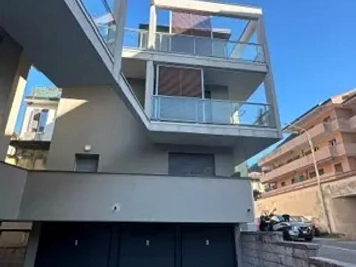 Appartamento bilocale in affitto in Via Cetti, Como