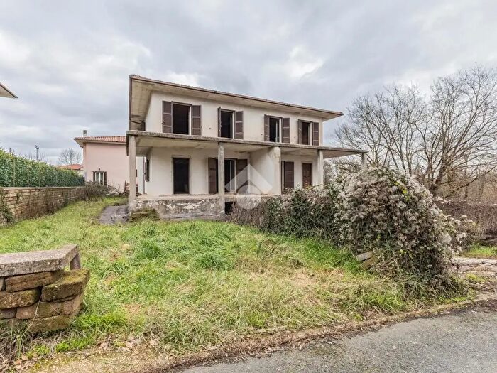 Casa trilocale in vendita in Via della Croce, Vejano