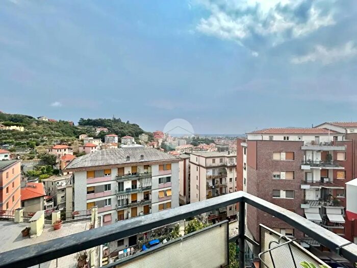 Appartamento trilocale in vendita in Via Mignone, Savona