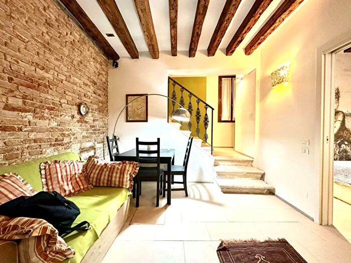 Appartamento trilocale in vendita in Calle del Pestrin a, Venezia