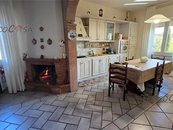 Casa con 9 locali in vendita in Cerreto Guidi