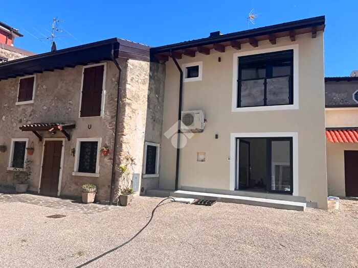 Appartamento bilocale in vendita in Via XXIV Maggio, Costermano