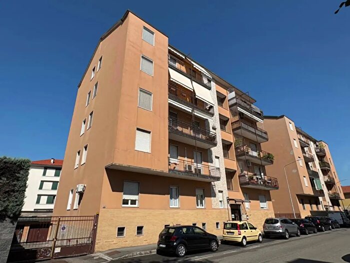 Appartamento trilocale in vendita in Via Bellini, Magenta
