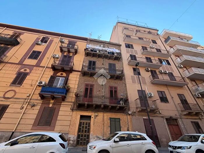 Appartamento quadrilocale in vendita in Via Francesco Paolo Perez, Palermo