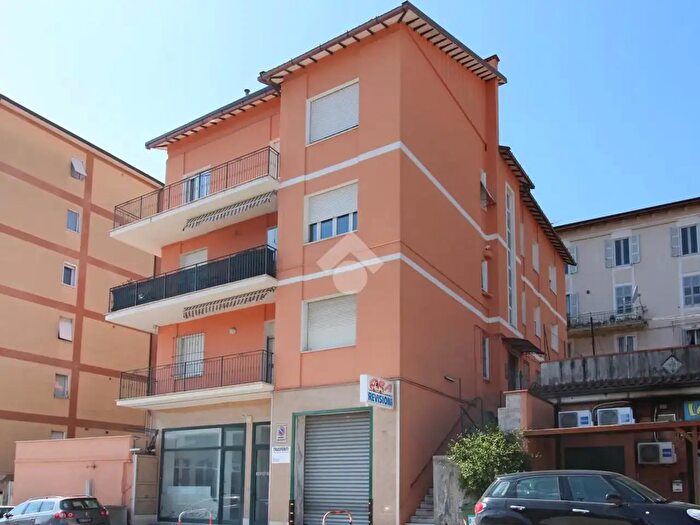 Appartamento quadrilocale in vendita in Via Dante Zeppilli, Fermo