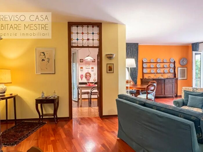 Appartamento trilocale in vendita in Via Ugo Bassi, Treviso