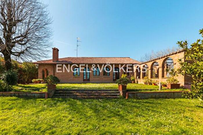 Casa con 6 locali in vendita in Via Poggiaccio, Dozza