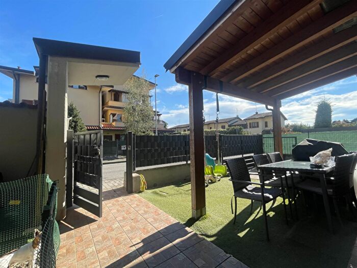 Appartamento trilocale in vendita in Arzago DAdda