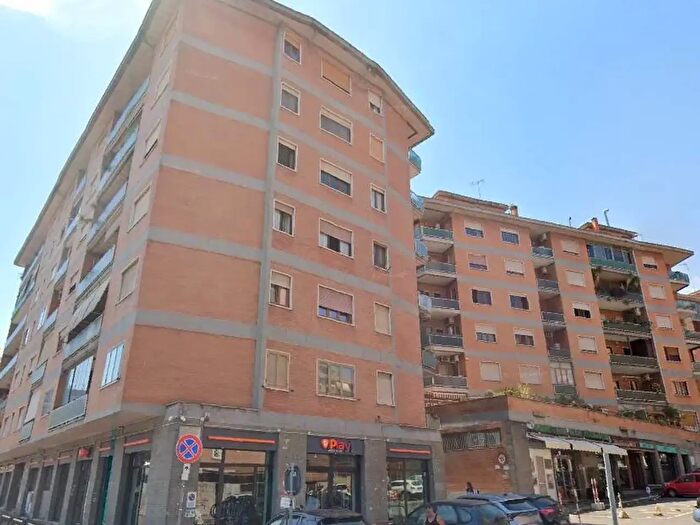 Appartamento trilocale in affitto in Via Giovan Battisti Gandino, Roma