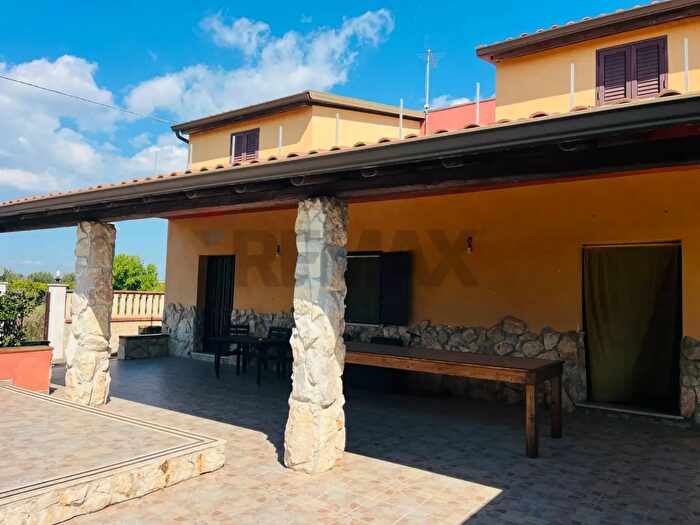 Casa con 6 locali in vendita in Via della Canapa Snc, Ispica