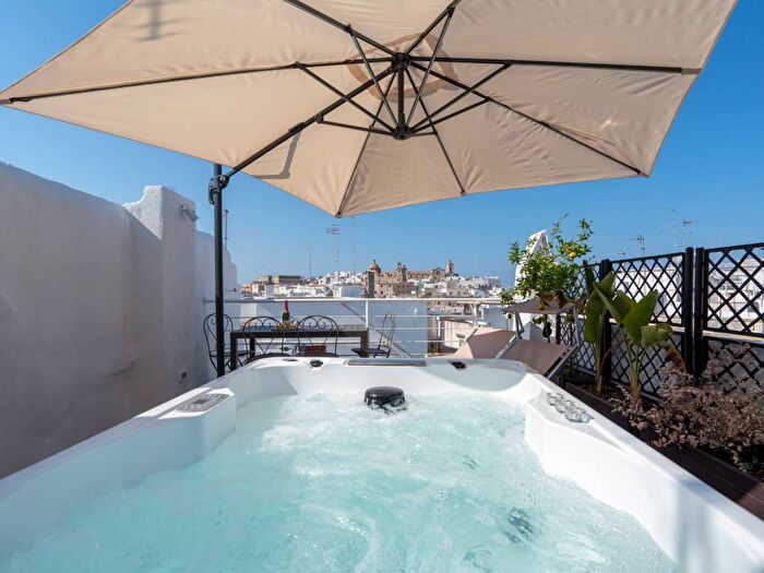 Casa trilocale in affitto in Corso Camillo Benso di Cavour, Via Ludovico Corso Umberto I Vittorio Emanuele, Ostuni