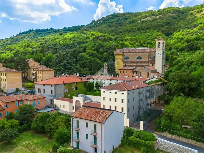 Appartamento bilocale in vendita in Via Clocego, Verona
