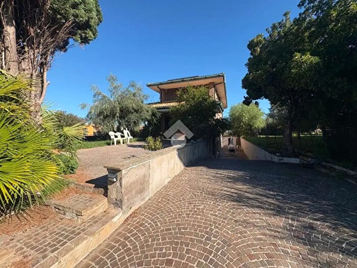 Casa con 9 locali in vendita in Via Vincenza Messina, Ciampino