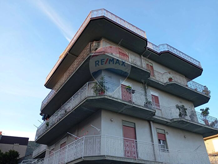 Appartamento con 7 locali in vendita in Via Oberdan, Francavilla Di Sicilia