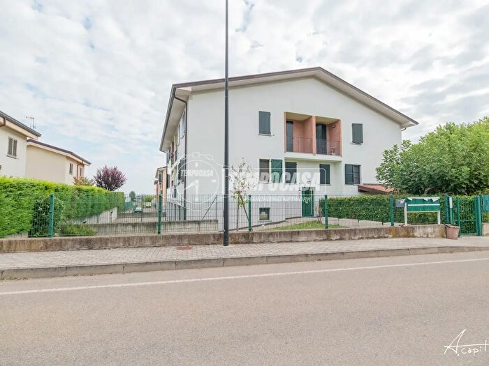Appartamento trilocale in vendita in Via Matilde di Canossa, Quattro Castella