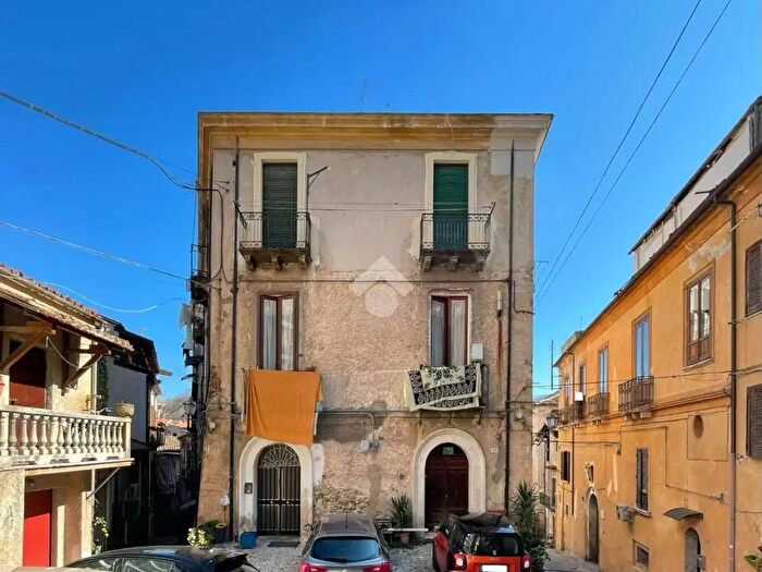 Appartamento quadrilocale in vendita in Via Cafarone, Cosenza