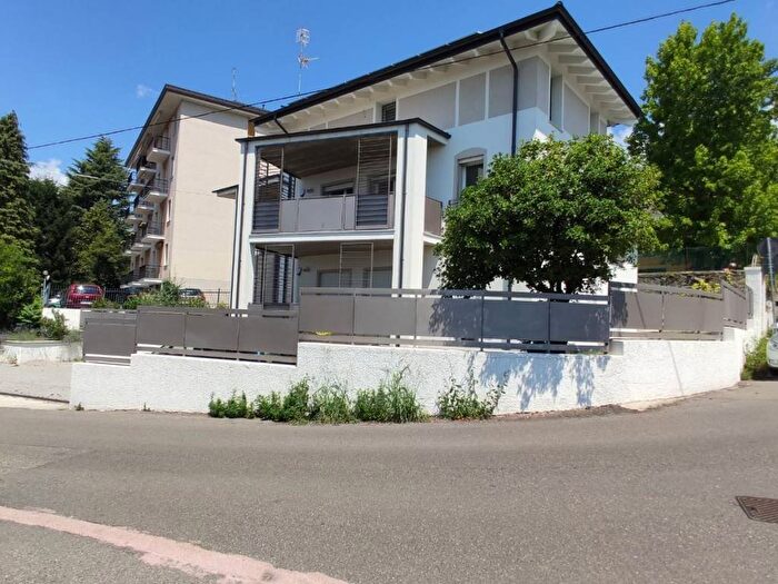 Casa quadrilocale in affitto in Via Cantoreggio, Masnago, Varese