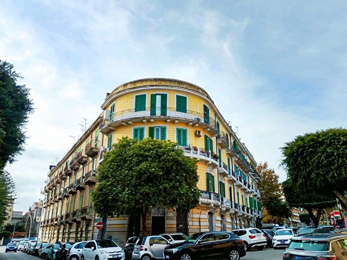 Appartamento con 6 locali in vendita in Via Largo Giuseppe Bozzi, Messina