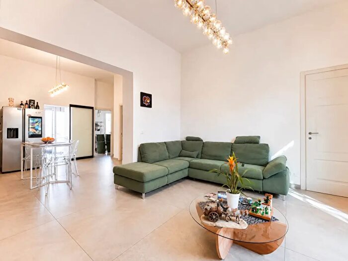 Appartamento trilocale in vendita in Via San Lorenzo, Palermo