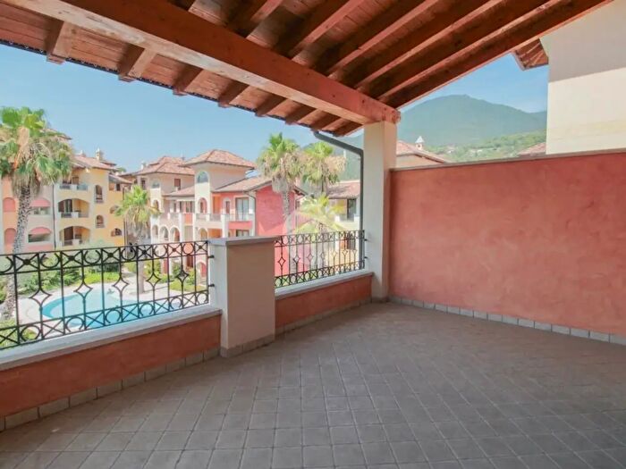 Appartamento trilocale in vendita in Via Lungolago Giuseppe Zanardelli, Toscolano Maderno