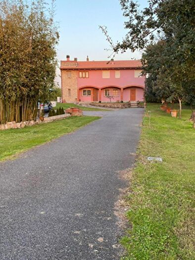 Casa con 14 locali in vendita in Ia di Santa Lucia Nord, Pontedera