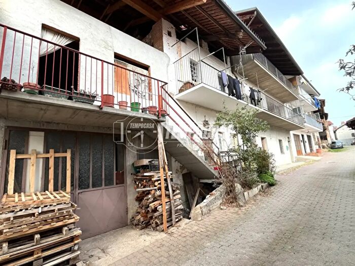 Appartamento con 5 locali in vendita in Via Umberto I, Cuceglio