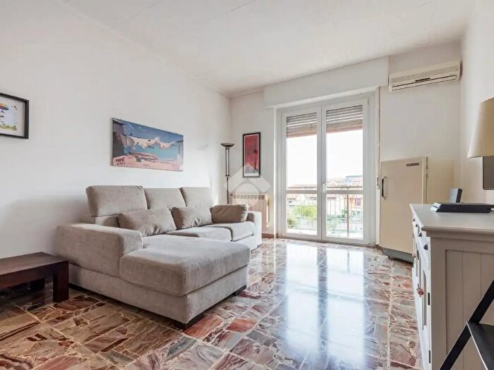 Appartamento trilocale in vendita in Via Giardini, Marnate