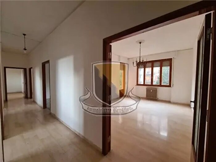 Appartamento con 7 locali in vendita in Siena