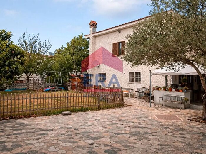Casa con 9 locali in vendita in Via San Berardo dei Marsi, Ardea