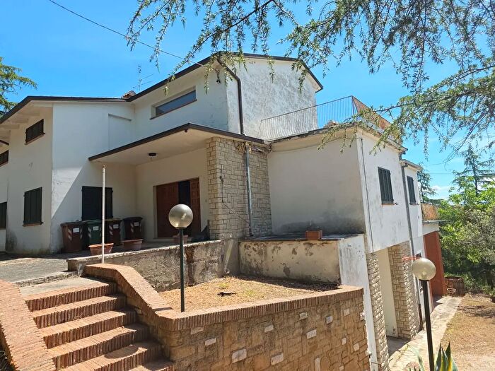 Casa con 17 locali in vendita in Marsciano