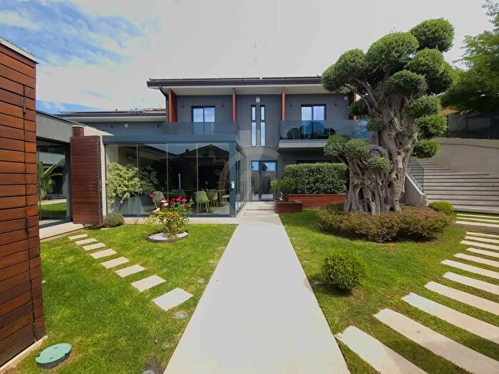 Casa con 14 locali in vendita in Mascalucia