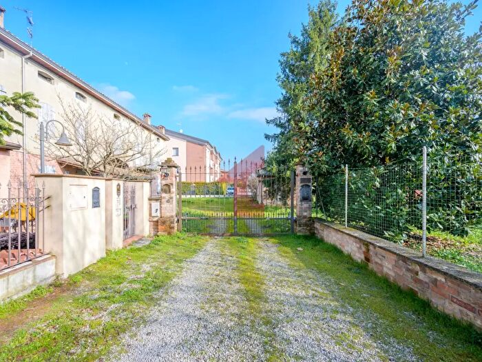 Casa con 5 locali in vendita in Via al Taro, Fontevivo