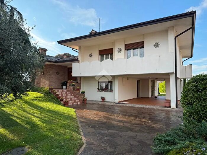 Casa quadrilocale in vendita in Via Pascoletto, Povegliano