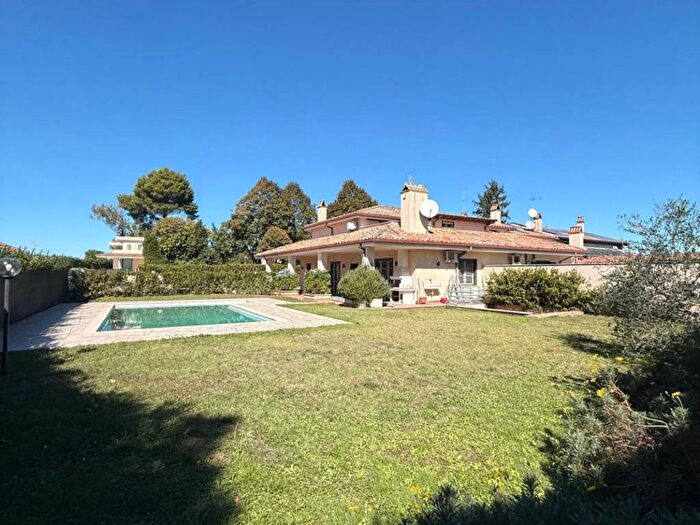 Casa con 6 locali in affitto in Largo dellOlgiata, Olgiata, Roma