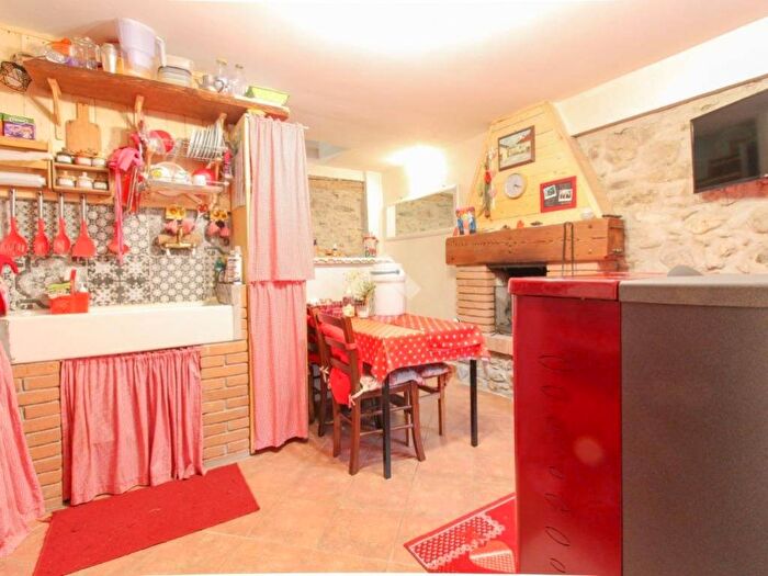 Casa trilocale in affitto in Via Bondegno, San Colombano, Collio